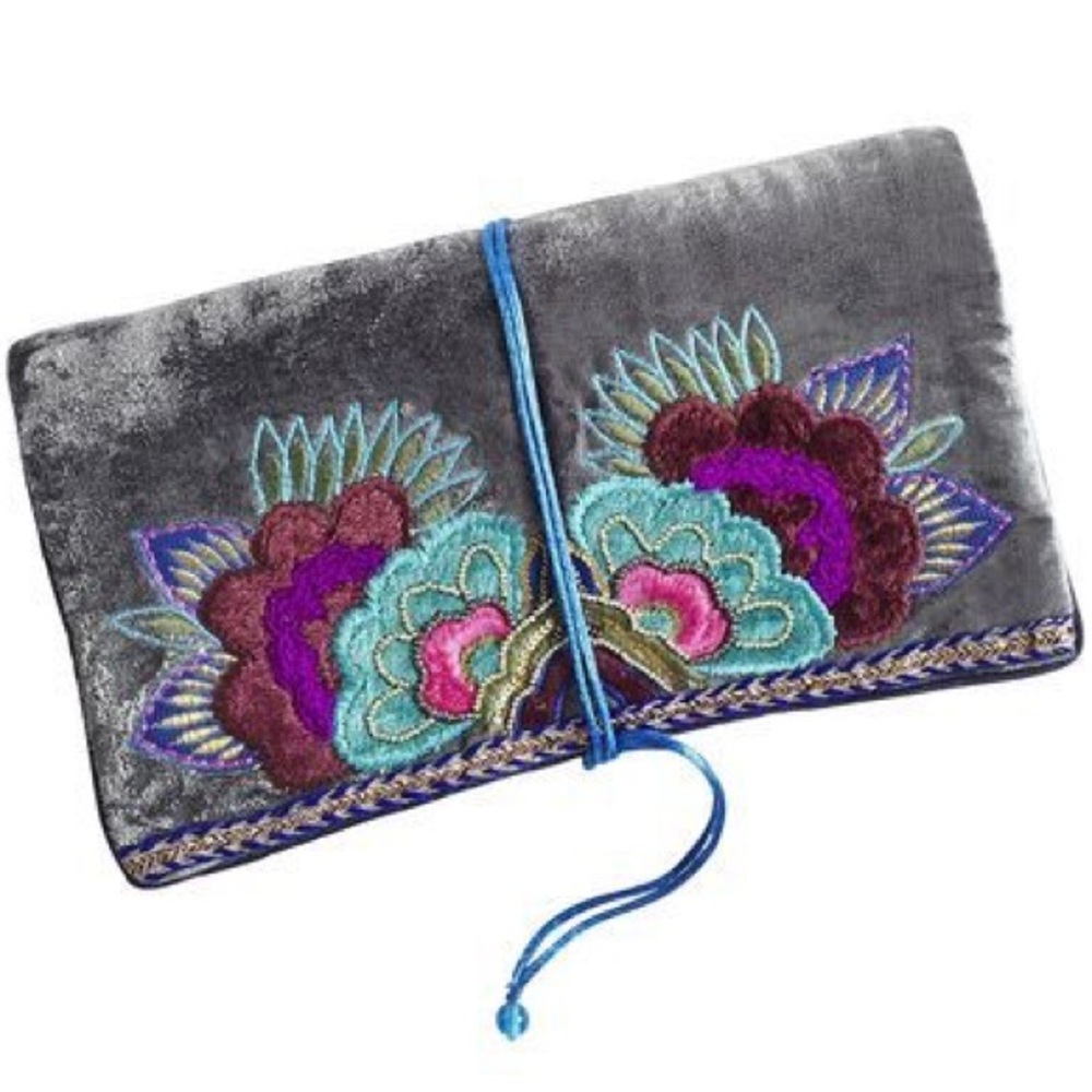 Brand new jewlery roll!